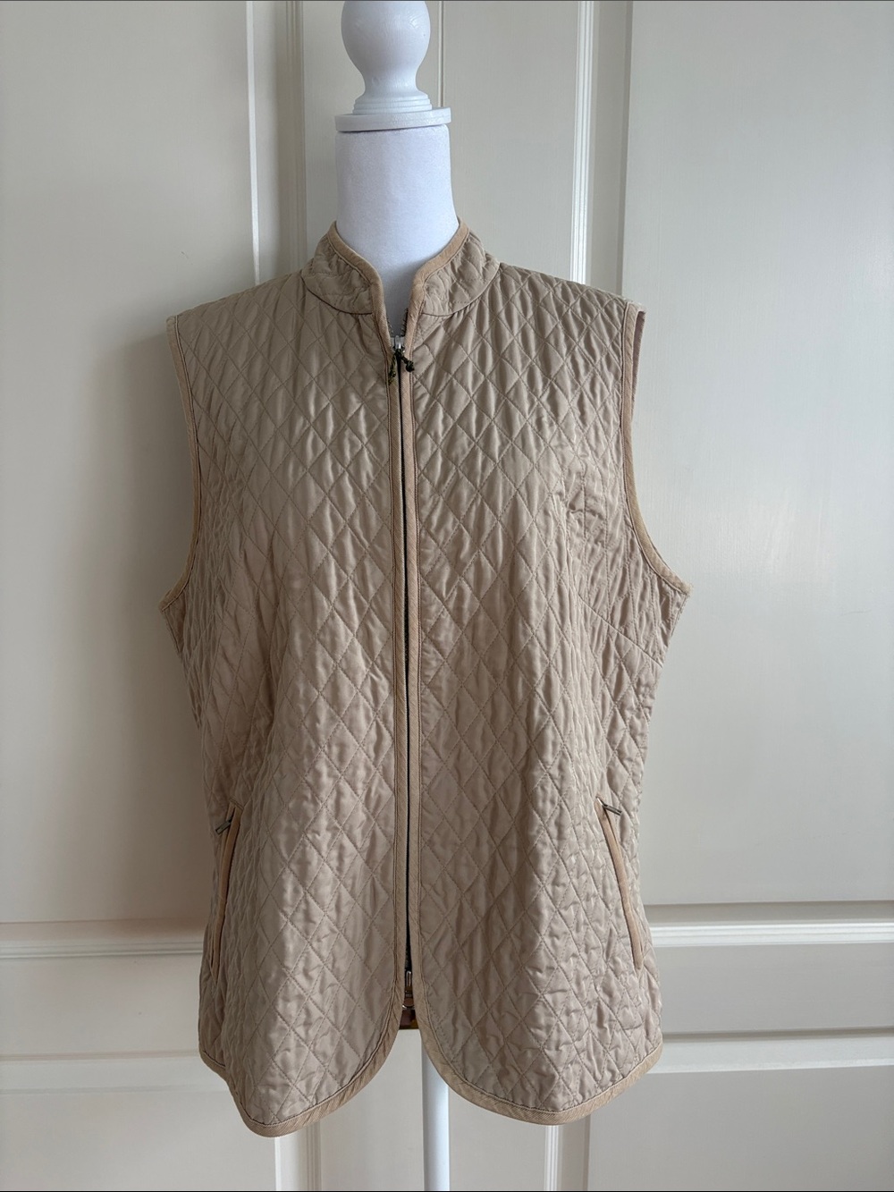 Talbots Quilted Vest Size Large / Tan